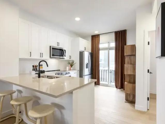 For Rent 2 Bedroom Townhouse Calgary AB DS104598211