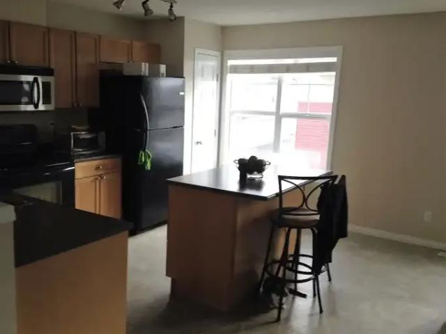 For Rent 2 Bedroom Townhouse Calgary AB DS104711360