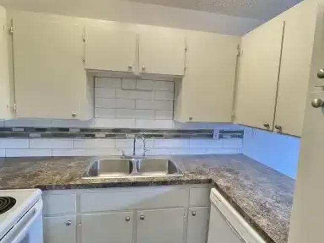 For Rent 2 Bedroom Townhouse Calgary AB DS104863895