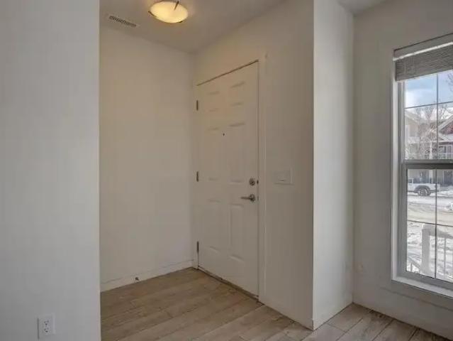 For Rent 2 Bedroom Townhouse Calgary AB DS104036358