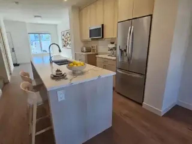 For Rent 2 Bedroom Townhouse Calgary AB DS104067076