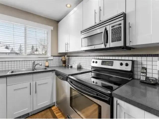 For Rent 2 Bedroom Townhouse Calgary AB DS104142717