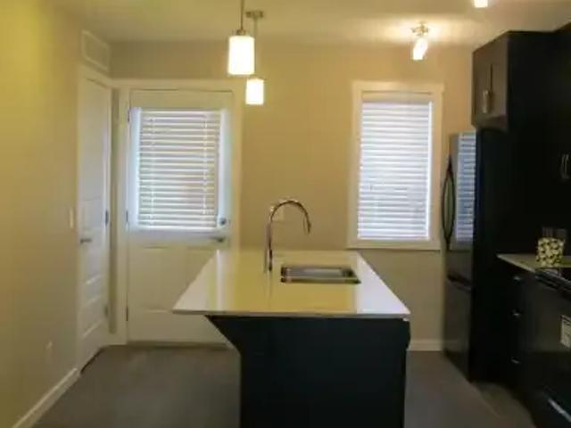 For Rent 2 Bedroom Townhouse Calgary AB DS104179694
