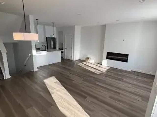 For Rent 2 Bedroom Townhouse Calgary AB DS104179006