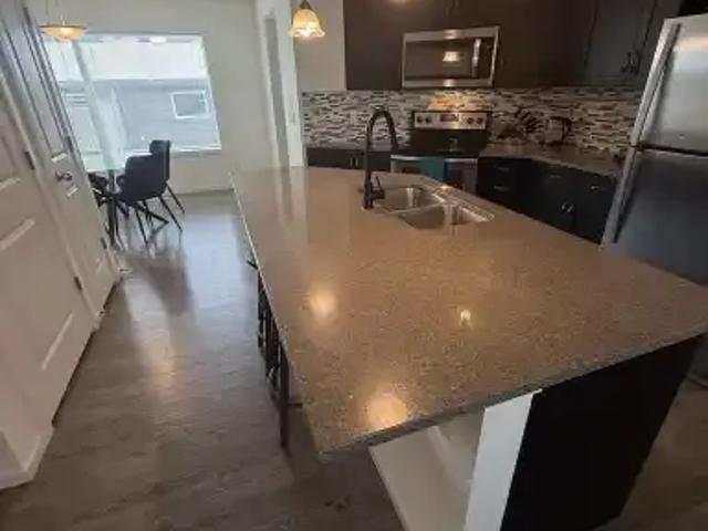 For Rent 2 Bedroom Townhouse Calgary AB DS104179163