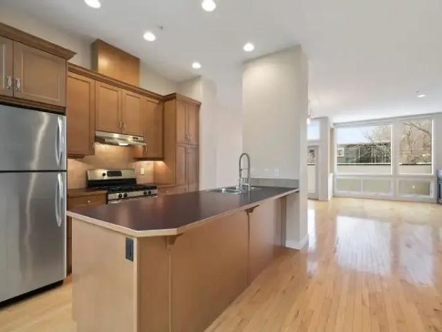 For Rent 2 Bedroom Townhouse Calgary AB DS104180512