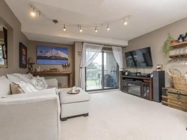 For Rent 2 Bedroom Townhouse Calgary AB DS104180148