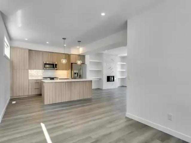 For Rent 2 Bedroom Townhouse Calgary AB DS104180252