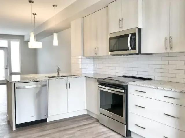 For Rent 2 Bedroom Townhouse Calgary AB DS104180304