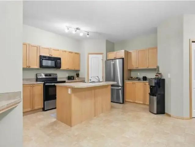 For Rent 2 Bedroom Townhouse Calgary AB DS104181438