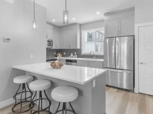 For Rent 2 Bedroom Townhouse Calgary AB DS104181175