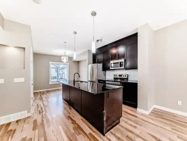 For Rent 2 Bedroom Townhouse Calgary AB DS104182520