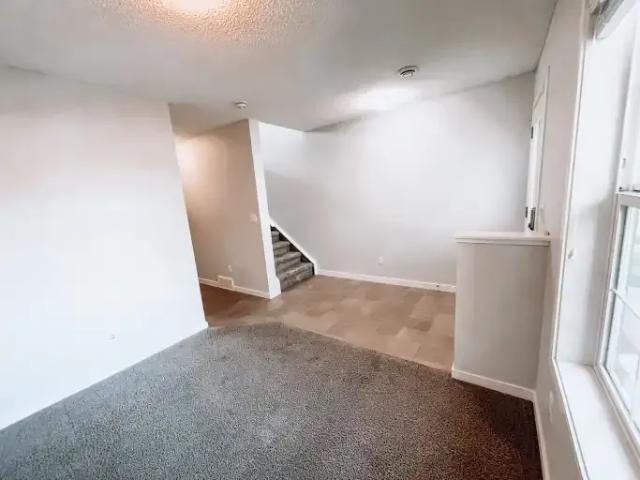 For Rent 2 Bedroom Townhouse Calgary AB DS104182061