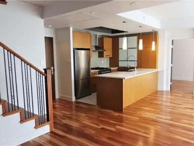 For Rent 2 Bedroom Townhouse Calgary AB DS104256982