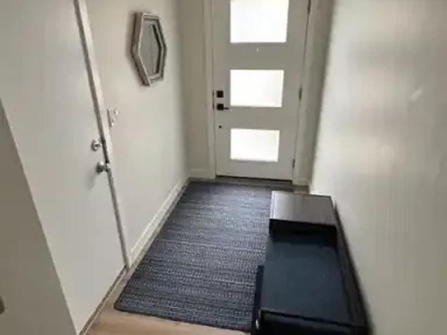 For Rent 2 Bedroom Townhouse Calgary AB DS104322109