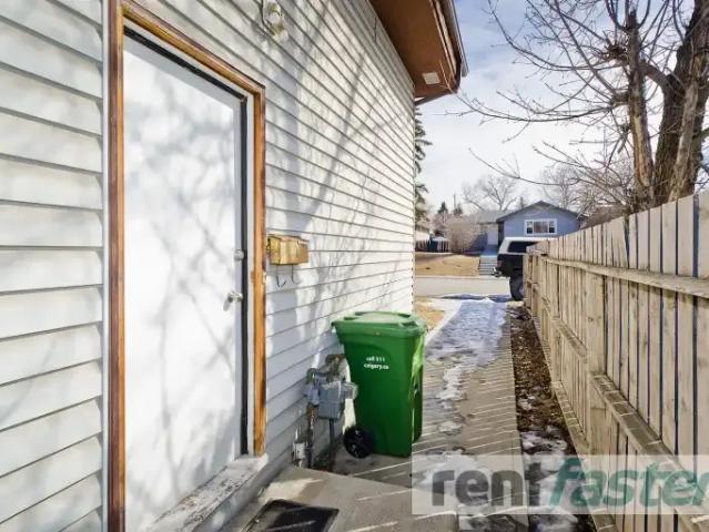 For Rent 2 Bedroom Townhouse Calgary AB DS104322381