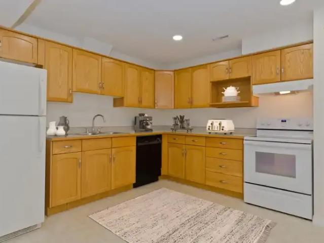For Rent 2 Bedroom Townhouse Calgary AB DS105004143