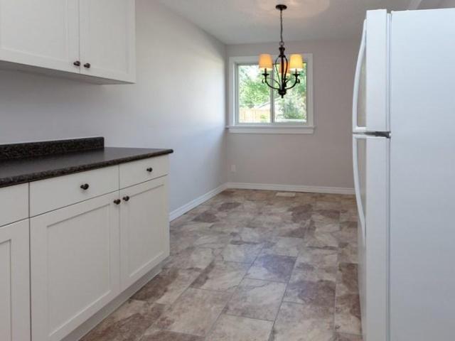 For Rent 2 Bedroom Townhouse Cambridge ON DS102143444