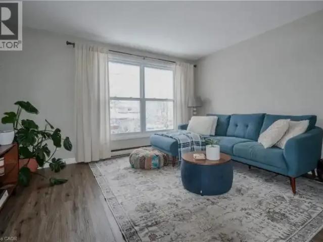 For Rent 2 Bedroom Townhouse Cambridge ON DS104179533