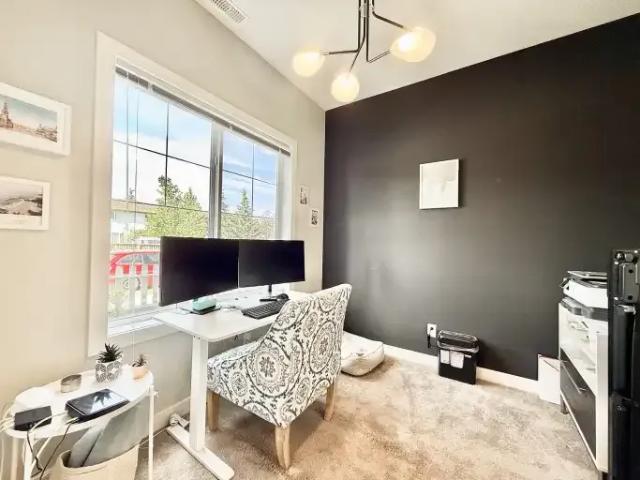 For Rent 2 Bedroom Townhouse Cochrane AB DS104182506