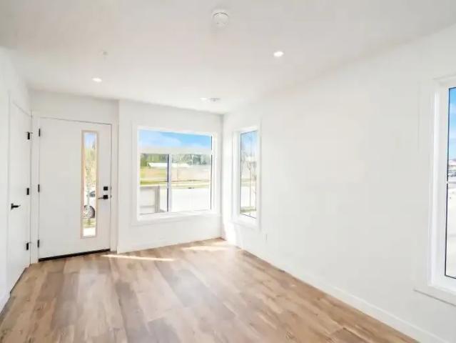 For Rent 2 Bedroom Townhouse Cochrane AB DS105004633