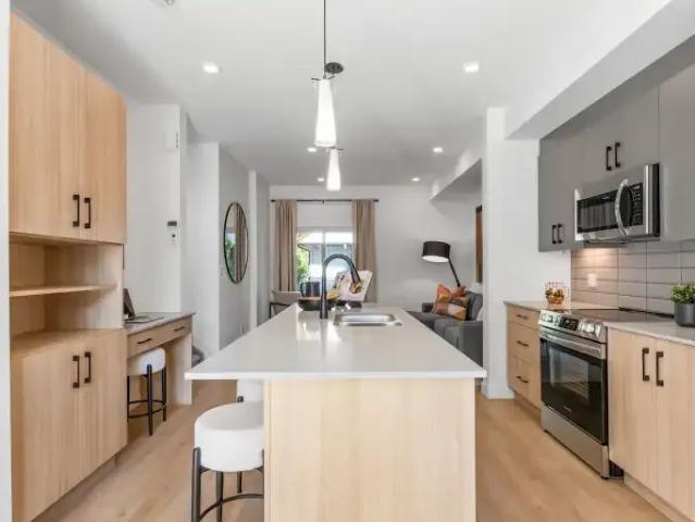 For Rent 2 Bedroom Townhouse Edmonton AB DS104181478