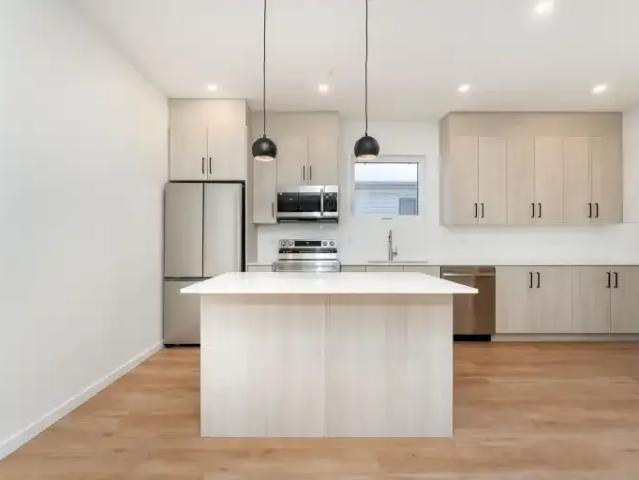 For Rent 2 Bedroom Townhouse Edmonton AB DS104181564