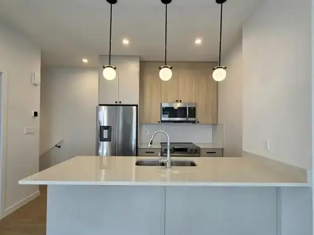 For Rent 2 Bedroom Townhouse Edmonton AB DS104322278
