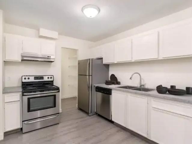 For Rent 2 Bedroom Townhouse Edmonton AB DS104535257