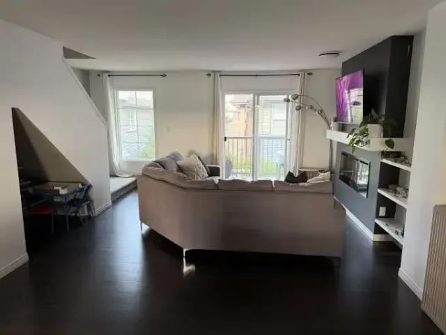 For Rent 2 Bedroom Townhouse Edmonton AB DS104876846