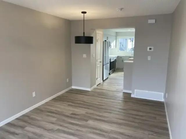 For Rent 2 Bedroom Townhouse Edmonton AB DS103879502