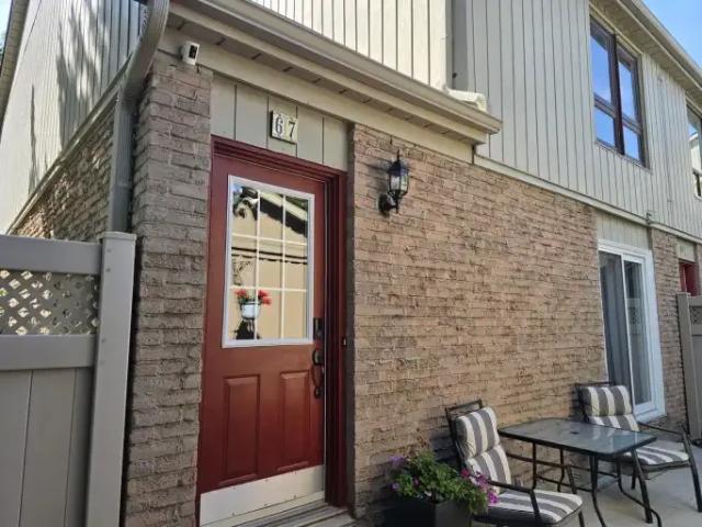 For Rent 2 Bedroom Townhouse Guelph ON DS104142709