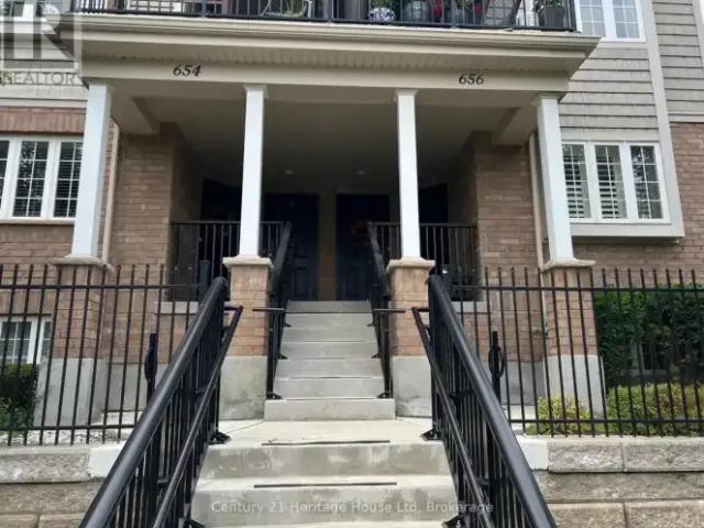 For Rent 2 Bedroom Townhouse Guelph ON DS104638524