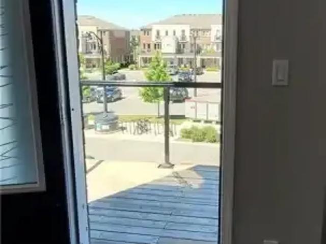 For Rent 2 Bedroom Townhouse Kitchener ON DS101400368