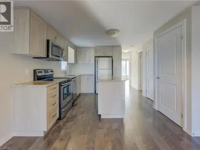 For Rent 2 Bedroom Townhouse Kitchener ON DS102847391
