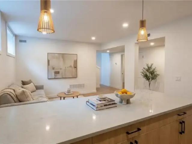 For Rent 2 Bedroom Townhouse Kitchener ON DS103179188