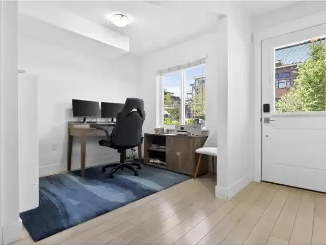 For Rent 2 Bedroom Townhouse Langley BC DS102847406