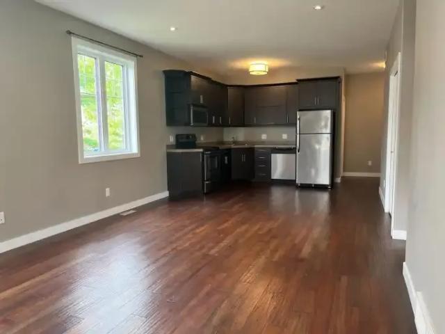 For Rent 2 Bedroom Townhouse Regina SK DS101827598