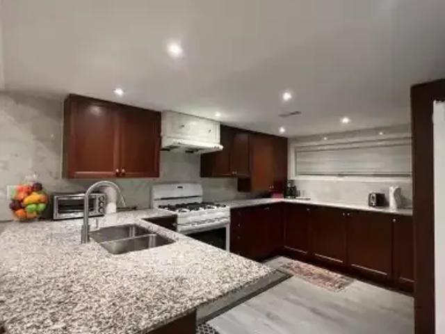 For Rent 2 Bedroom Townhouse Richmond Hill ON DS101773659