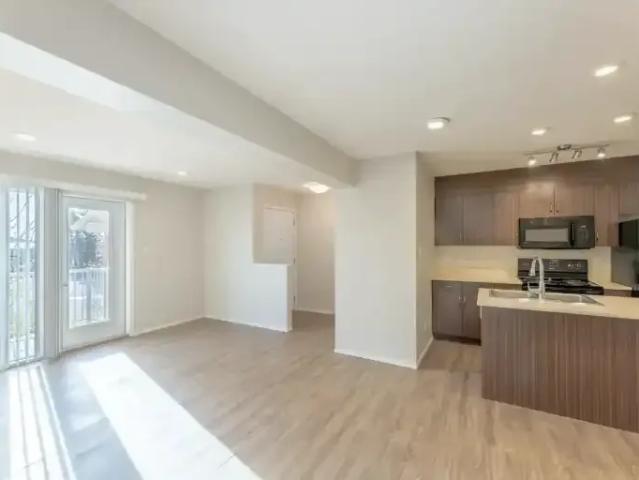 For Rent 2 Bedroom Townhouse Strathmore AB DS100147687