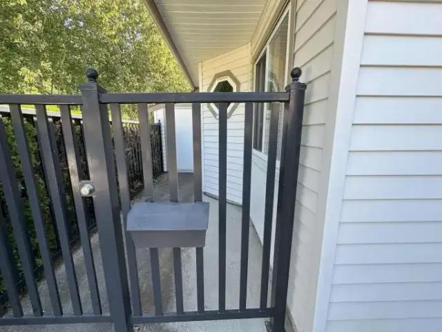 For Rent 2 Bedroom Townhouse Surrey BC DS103091718