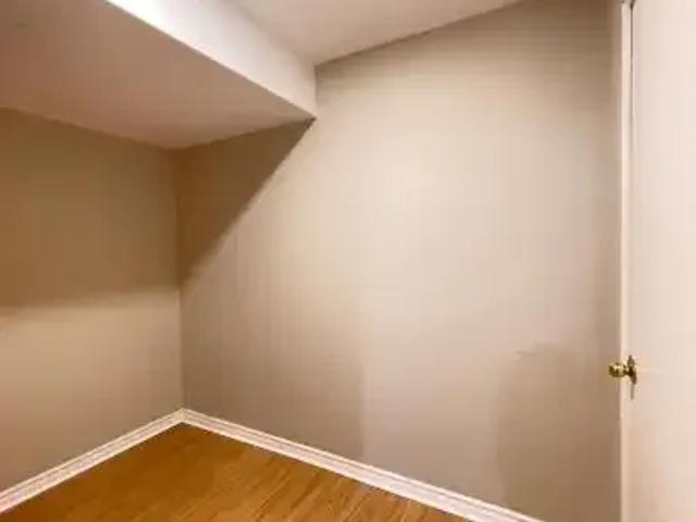 For Rent 2 Bedroom Townhouse Vaughan ON DS100941195