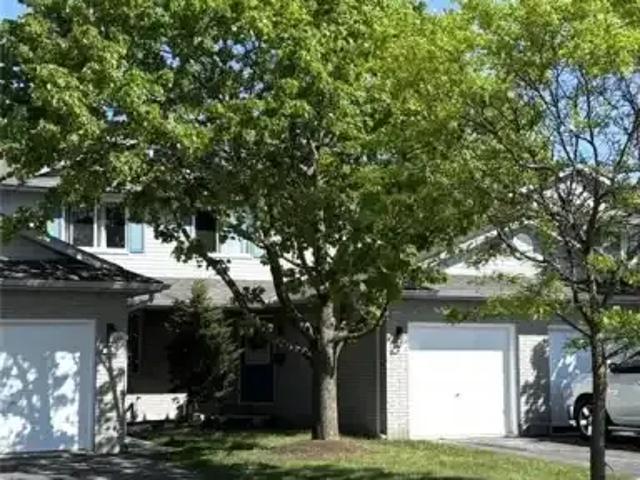For Rent 2 Bedroom Townhouse Waterloo ON DS104000283