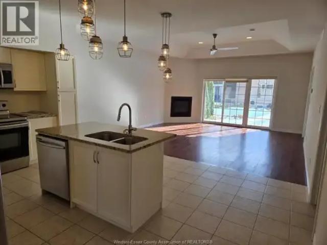 For Rent 2 Bedroom Townhouse Windsor ON DS101878125