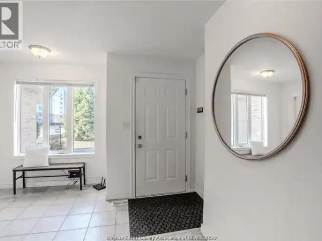 For Rent 2 Bedroom Townhouse Windsor ON DS104876885