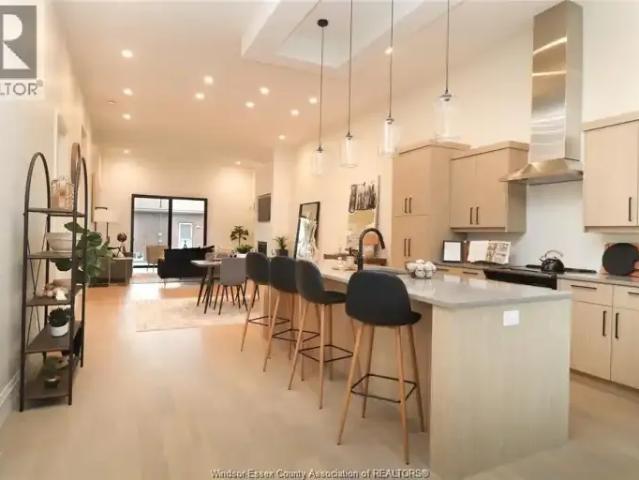 For Rent 2 Bedroom Townhouse Windsor ON DS104183295