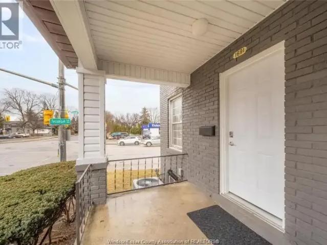 For Rent 2 Bedroom Townhouse Windsor ON DS104183296