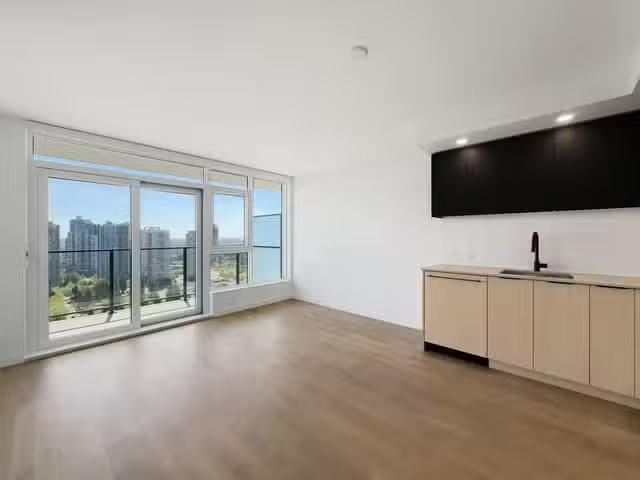 Just in! 2 BR Apartment for rent in Surrey, North Surrey, 29XX.