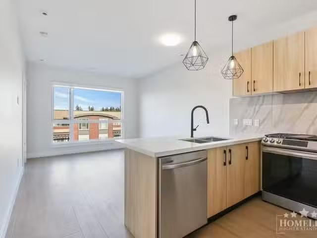 For Rent! 2 BR Apartment for rent in Surrey, Surrey, Avenue, 2.