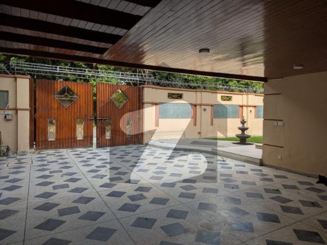 FOR RENT 2 Kanal Luxury Furnished 14 Beds Triple Storey House & Solar Panel Installed F_7/4 F 7